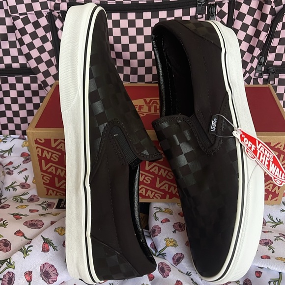Vans WMNS Classic Slip-On (Checkerboard)Black/Black
VN000EYE276
Sneakers - Picture 12 of 15